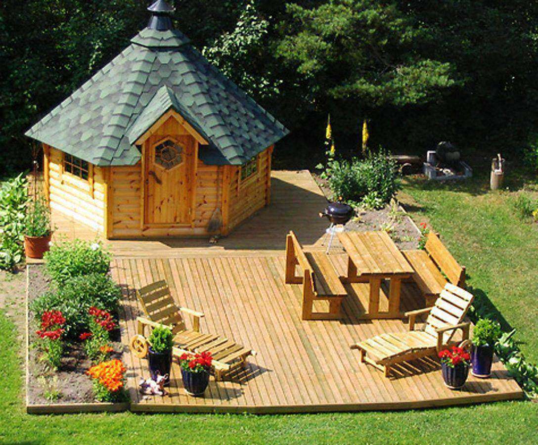 Sechseckige Grillkota als Gartenhaus-Struktur